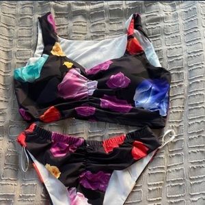 BLACK WITH FLORAL PATTERN BIKINI SET SIZE S